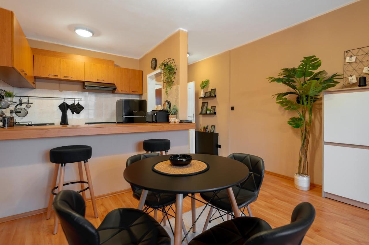 Cosy Green Apt Close To Macedonia Square Sofia Exterior photo