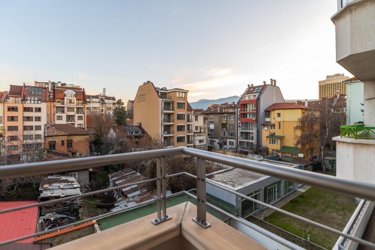 Cosy Green Apt Close To Macedonia Square Sofia Exterior photo